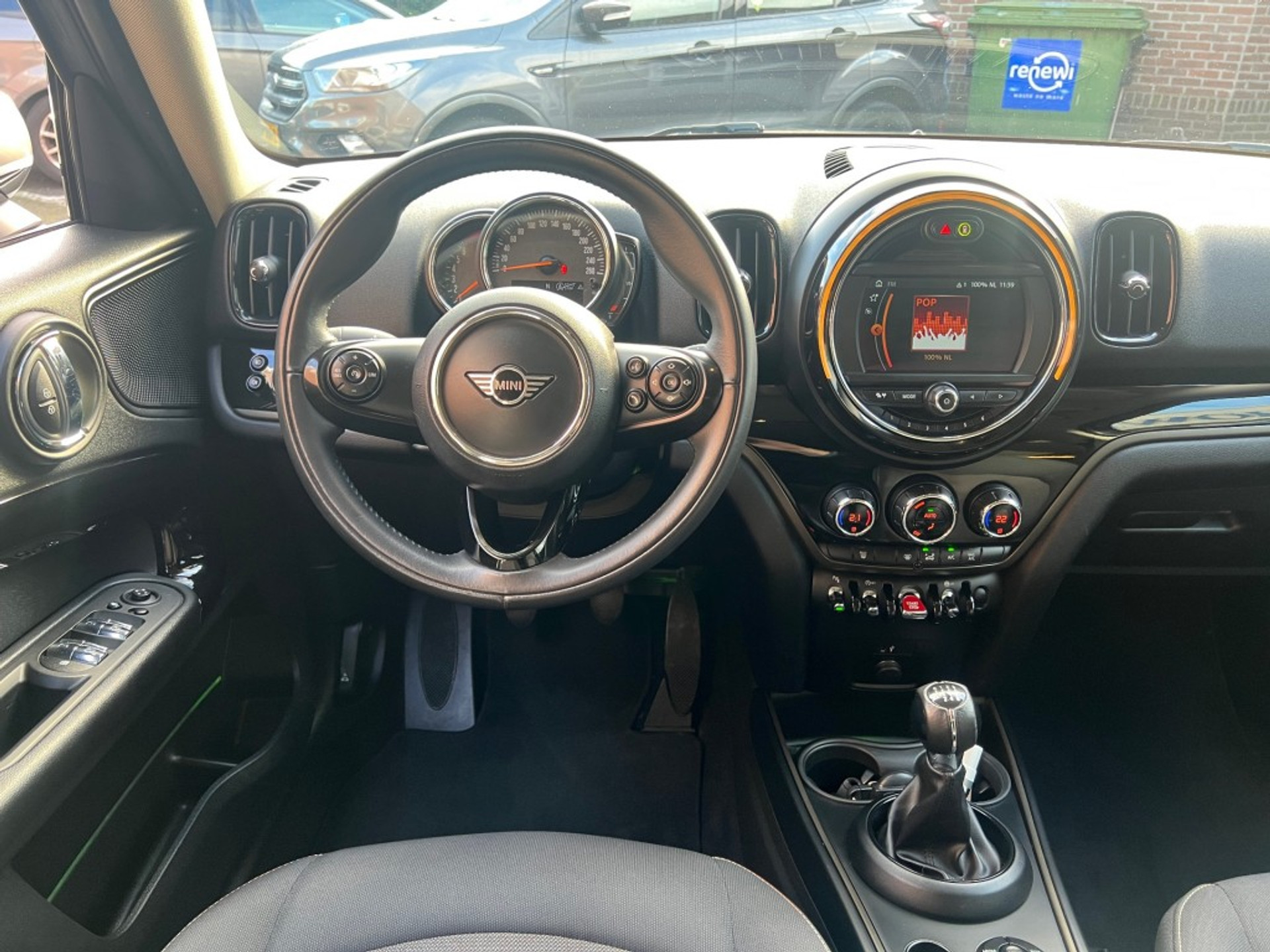 41789626-15.jpg